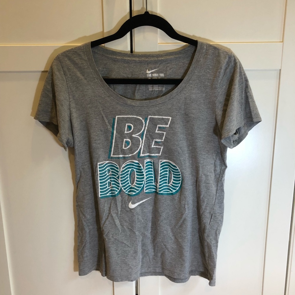 Athletic Cut Nike Tee Size Medium